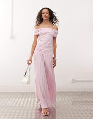 Lioness - Field of Dreams - Gerafftes Maxikleid in zartem Rosa mit niedriger Taille und Bardotausschnitt mit Umschlag