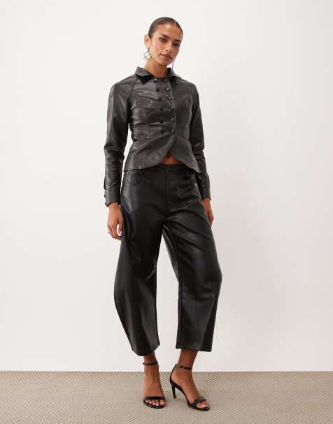 Lioness - Form - Conjunto negro de pantalones y chaqueta de estilo napoleónico con detalle de botones de cuero sintético - view 1