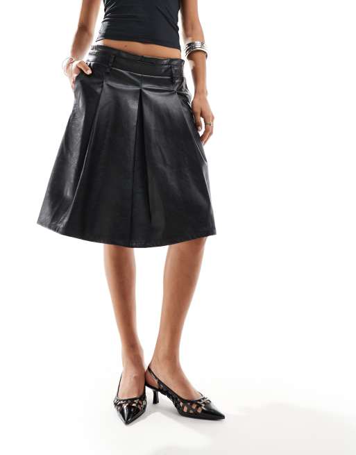Lioness - Geplooide midi rok met leerlook en lage taille in zwart, 2 van 5
