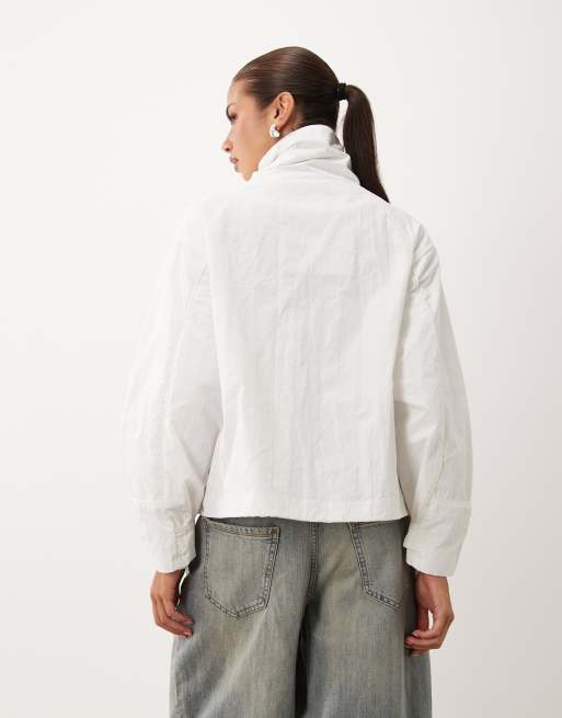 Lioness giacca windbreaker utility oversize con collo a imbuto e alamari bianca, 4 di 4