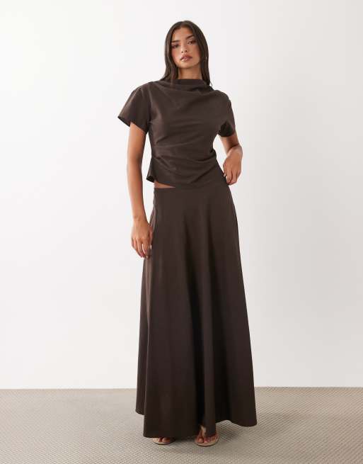 Lioness - Halcyon - Top décontracté d'ensemble drapé à encolure bateau et taille cintrée en lin majoritaire - Chocolat, 2 de 4