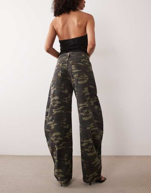 Lioness horseshoe barrel leg jeans in camo, 3 of 5
