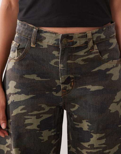 Lioness horseshoe barrel leg jeans in camo, 4 of 5