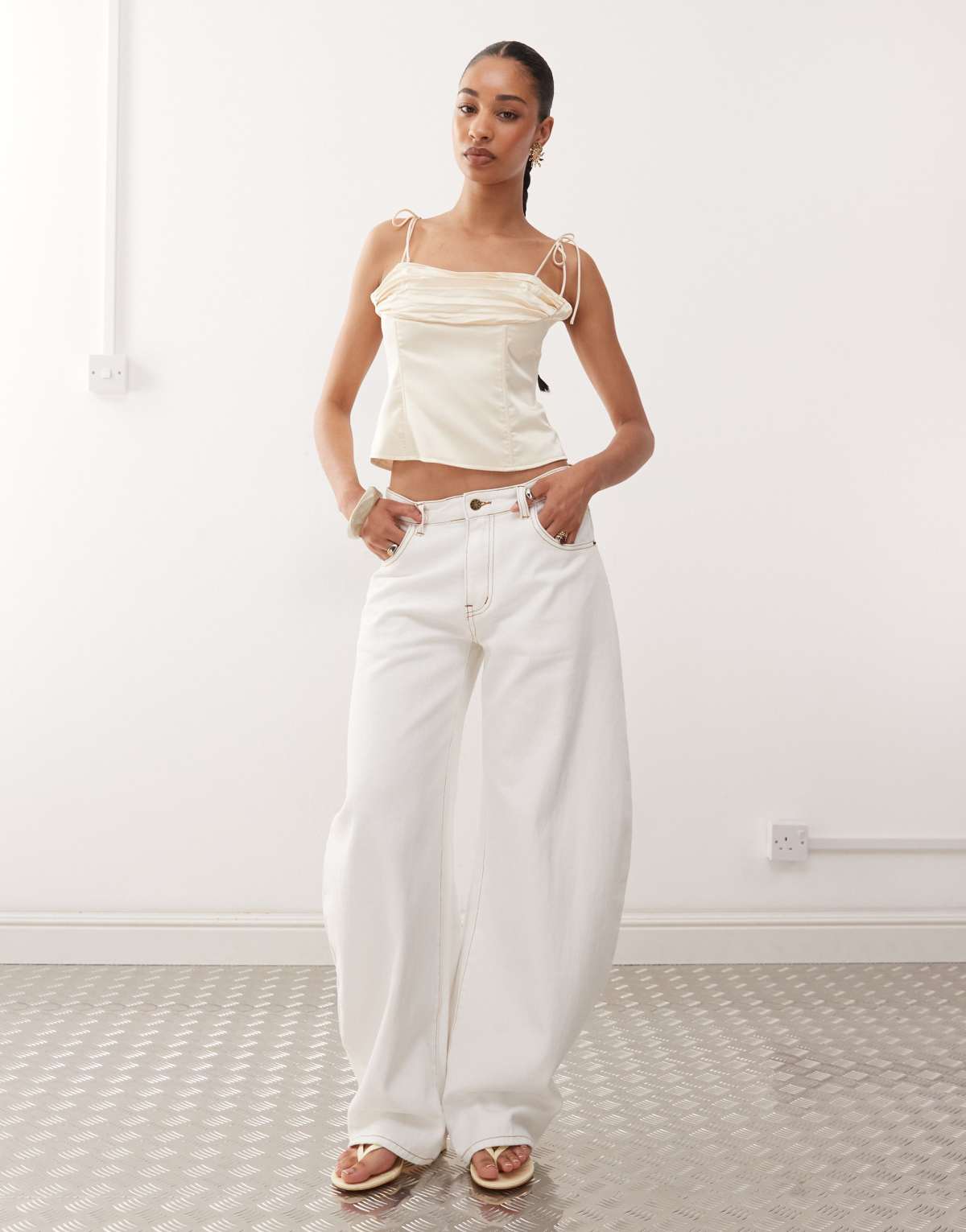 Lioness Horseshoe contrast stitch barrel leg jeans in white