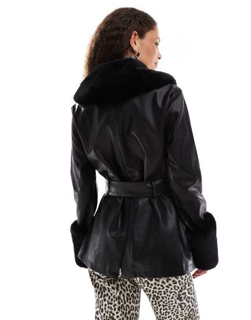 Lioness – Jacke mit Lederoptik in Schwarz, Kragen und Bündchen mit Kunstpelzbesatz und Gürtel, 2 von 4