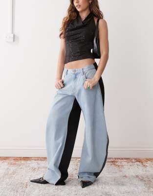 Lioness - Jeans mit abgerundetem Beinschnitt und Kontrastdesign in Schwarz und Blau