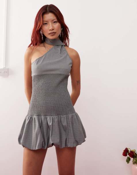 Lioness – Kariertes Minikleid in Schwarz und Weiß mit Ausschnittdetail, gesmokter Taille und Ballonsaum - view 1