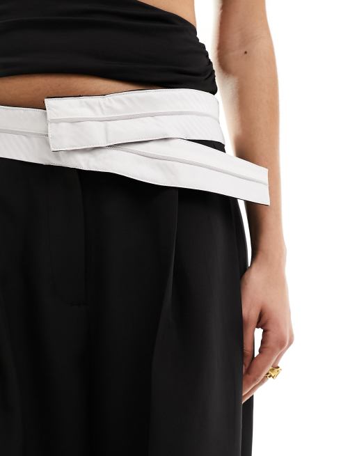 Lioness low rise tailored contrast waistband pants in black, 4 of 5