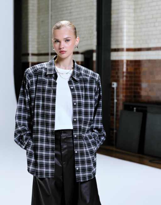 Lioness - Notting Hill - Camicia oversize in cotone nera a quadri con spalline imbottite e bottone multiposizione