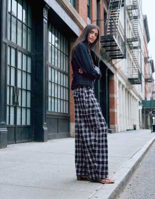 Lioness Nova relaxed barrel leg pants in navy plaid | ASOS