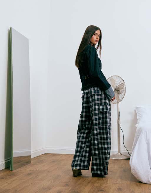 Lioness Nova relaxed barrel leg trouser in navy plaid check, 4 of 5