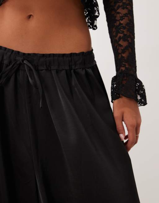 Lioness pantaloni balloon con orlo in pizzo coordinato in nero, 4 di 5