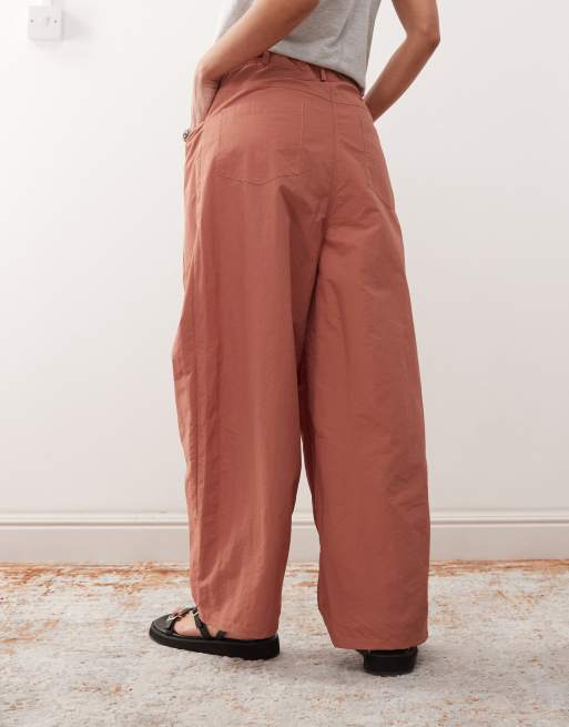 Lioness - Pantaloni bombati allacciati in vita rosso argilla, 4 di 5