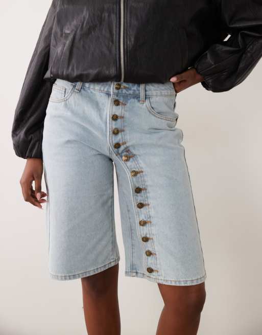 Lioness Penny exclusive asymmetric button detail relaxed leg jorts in light wash denim, 3 of 5
