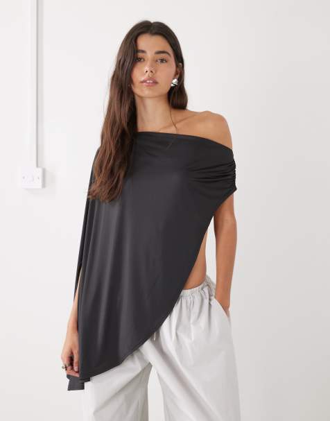 Lioness - Reborn - Asymmetrische poncho met blote schouder en rimpeleffect in zwart - view 1