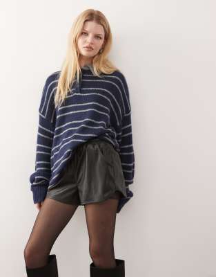 Lioness - Rising Sun - Gestreifter Oversize-Strickpullover in Marineblau und Grau mit Kontrastkragen