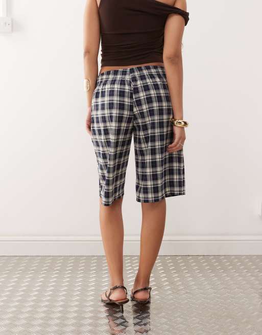 Lioness sevigney elastic waist lowrise jorts in navy plaid | ASOS