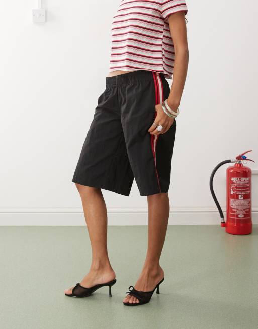 Lioness Sevigney elasticated waist side stripe windbreaker jorts in black, 2 of 5
