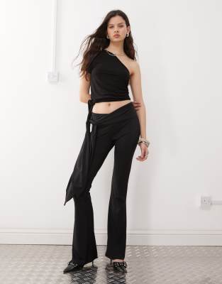 Lioness Cocoon Wrap One-shoulder Crop Top In Black