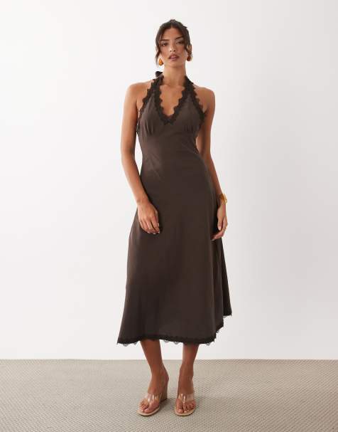 Lioness – Stars Align – Midikleid mit hohem Leinenanteil in Schokobraun, Neckholder, Spitzenborte und tiefem Rückenausschnitt - view 1