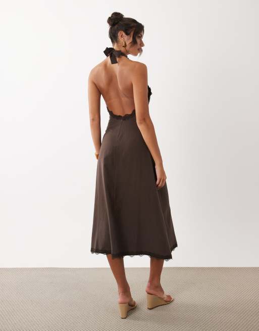 Lioness - Stars Align - Robe mi-longue en lin majoritaire échancrée au dos avec bordures en dentelle - Chocolat, 2 de 4