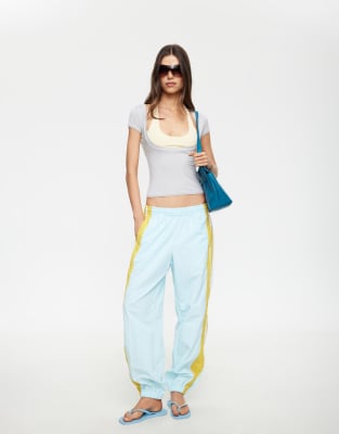 Lioness Stretch Double Layer Cropped Tee In Grey