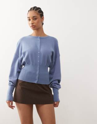 Lioness - Sundown- Strickjacke in Schieferblau mit geraffter, abfallender Taille und tief sitzenden Ärmelbündchen