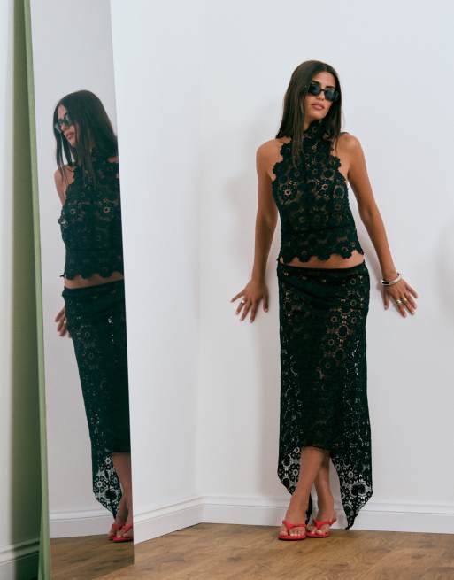 Lioness transparente Spitzentop mit filigranem Blumenmuster, hohem Kragen, Teil eines Co-ord in Schwarz, 2 von 5