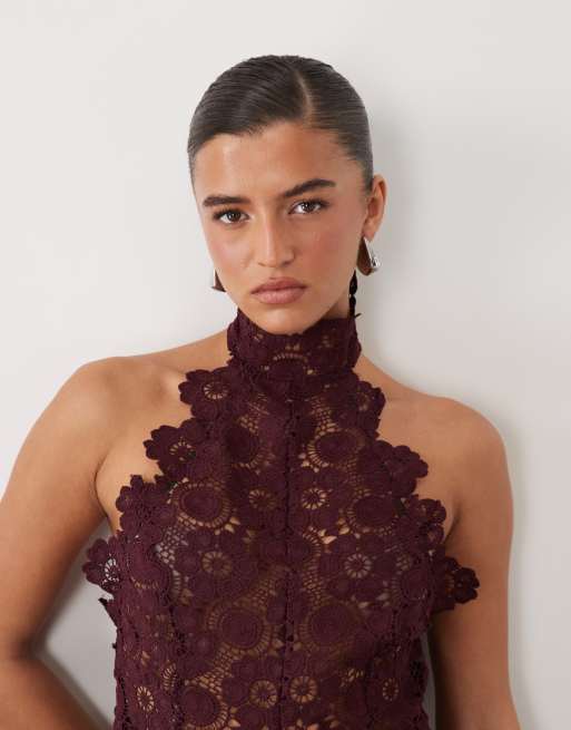 Lioness Trophy co-ord top in pizzo trasparente con dettagli floreali e collo alto bordeaux, 4 di 4