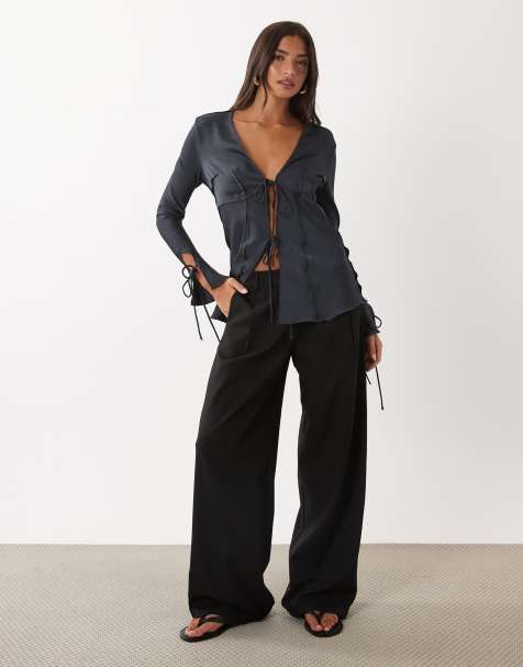 Lioness - Veil - Satijnen co-ord set van top met gestrikte voorkant en lange mouwen en broek in antracietgrijs - view 1
