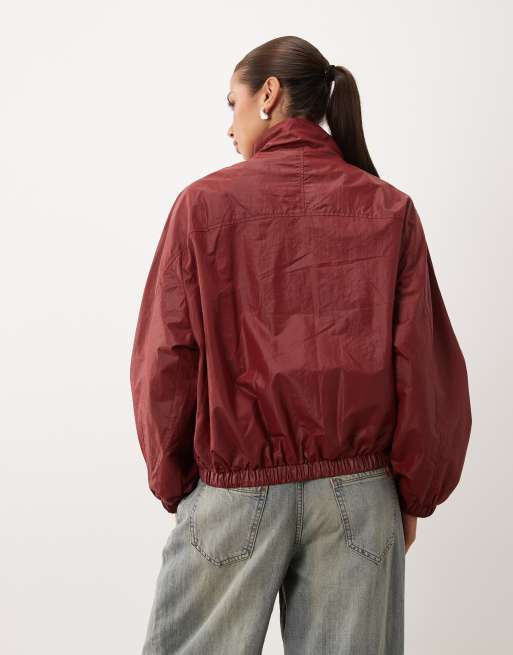 Lioness veste coupe-vent à col cheminée effet cuir avec zip contrastant en bordeaux, 4 de 4