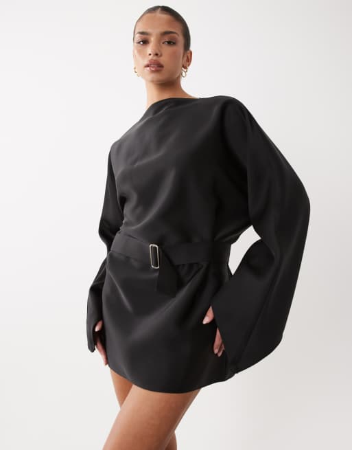 Lioness - Vestito corto effetto raso nero con scollo a barchetta e maniche svasate con cintura, 4 di 4