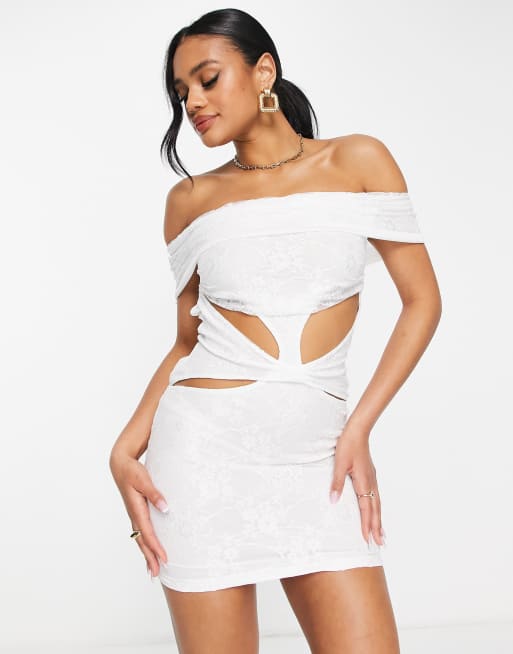 Lioness – Vit miniklänning i spets med utskurna detaljer i dress in white