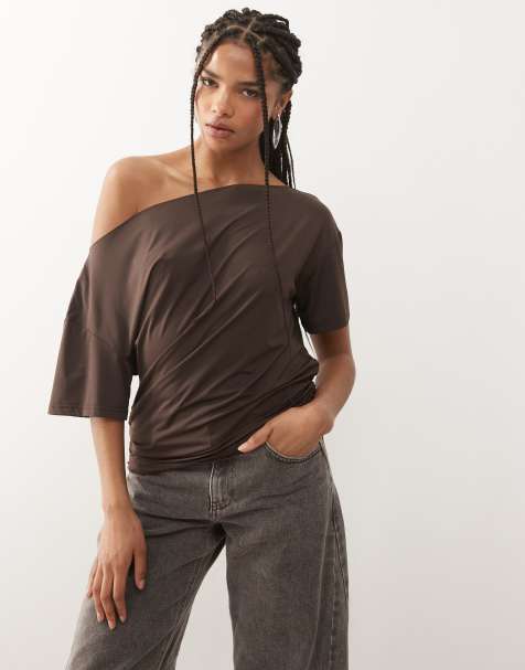 Lioness - Wildlands - Chokoladebrun tætsiddende offshoulder-top med halsudskæring - view 1