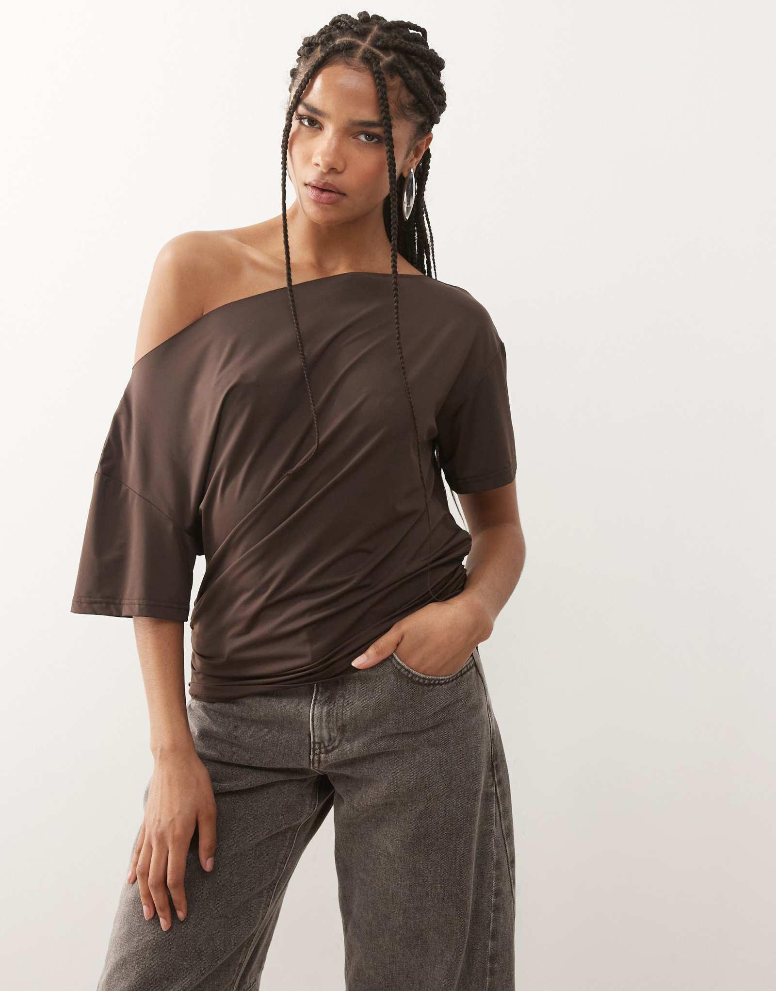 Облегающий топ с вырезом лодочкой и открытыми плечами Lioness Wildlands шоколадного цвета