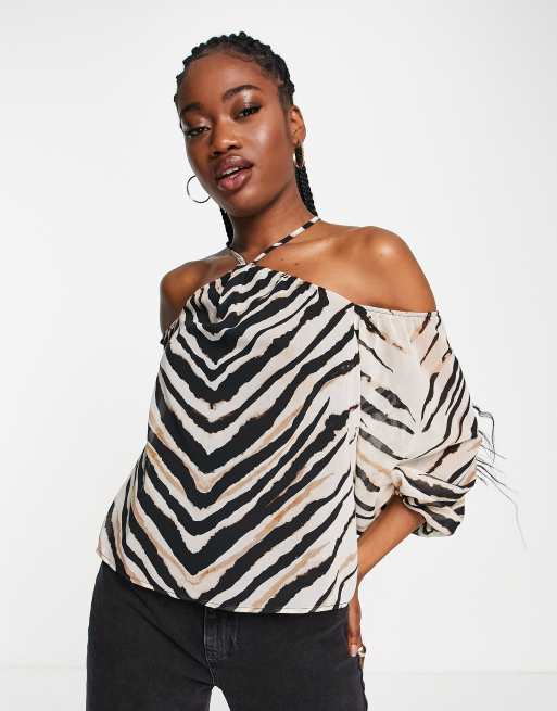 Black white best sale cold shoulder top