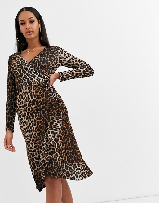 Lipsy - Kleid mit Leopardenmuster und Volant | ASOS