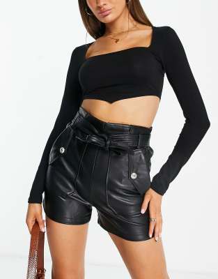 Lipsy - Paperbag-Shorts aus Kunstleder in Shorts-Schwarz