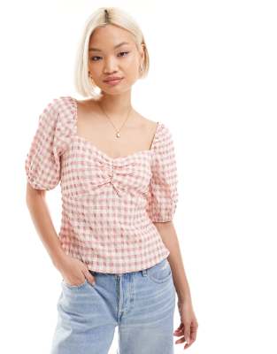 sweetheart neckline woven top in pink gingham