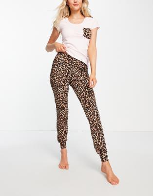Lipsy Lipsy t-shirt and bottom pyjama set in animal print-Multi
