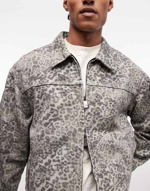 Liquor N Poker – Blekt leopardmönstrad jeansjacka med boxig passform, del av set, 4 av 5