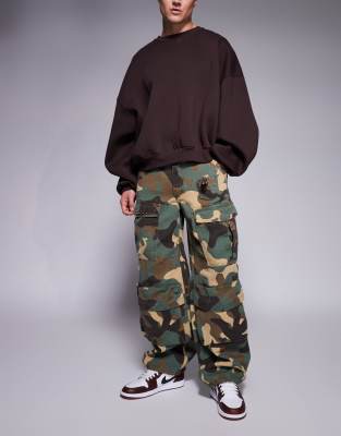 camo baggy cargos in multi