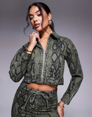 cropped jacket in khaki snake print - part of a set-Green