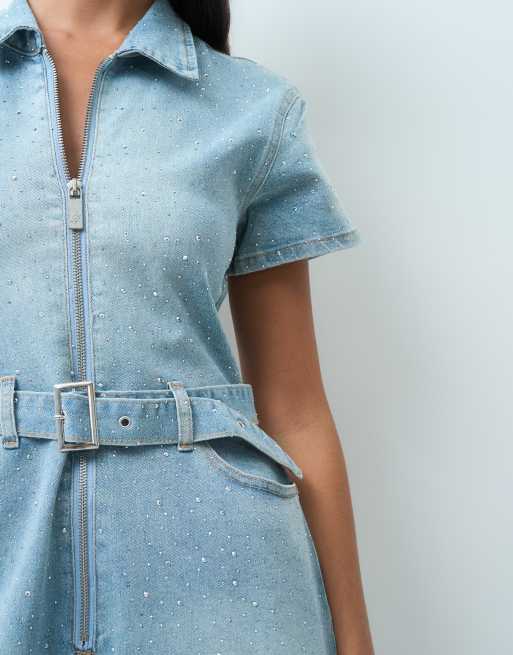Liquor N Poker denim playsuit med bælte og pynt i blå vask, 3 af 4