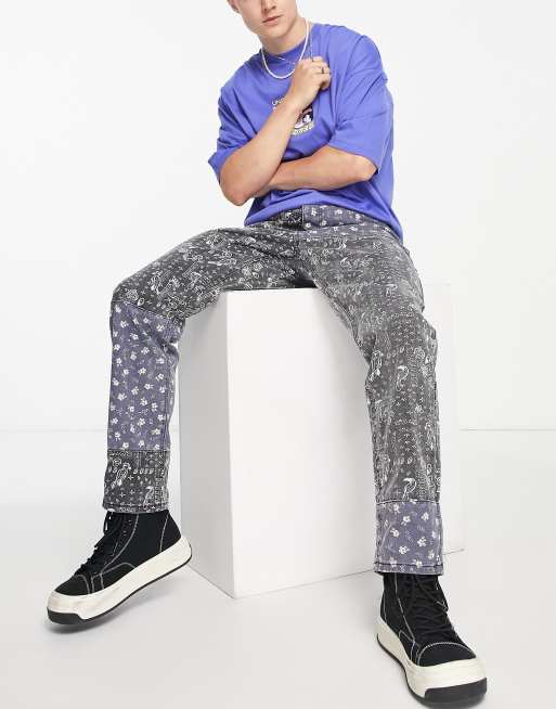 Liquor N Poker – Denimjeans mit geradem Bein und Paisley-Muster in Blau