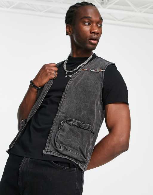 Liquor N Poker - Gilet in denim nero con ricamo in coordinato