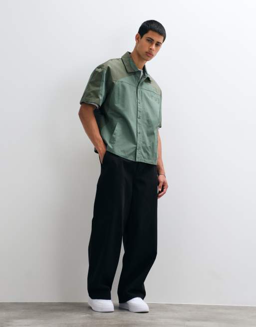 Liquor N Poker Hemd mit Panel-Details in Khaki, 2 von 5