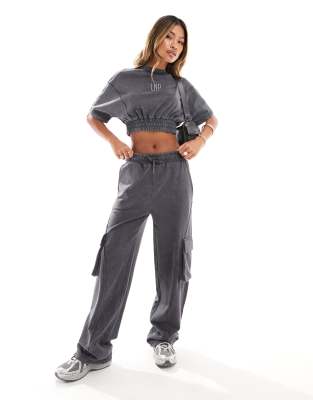 high waist baggy fit cargo pants in dark gray