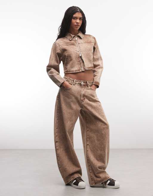 Liquor N Poker – Beige, boxigt set i denim med jeans och jacka med dragkedja, 2 av 3