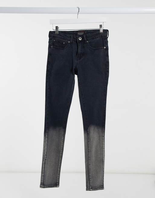 Liquor N Poker – Jeans in schwarz-weißer Waschung mit Farbverlauf | ASOS